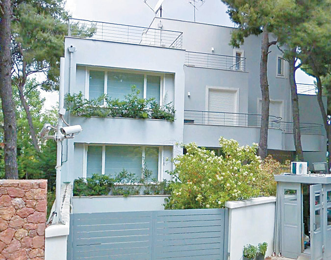 που βγαίνει με την κόρη ενός ελευθερόμασο Όταν η Μίντι και ο Ντάνυ αρχίζουν να βγαίνουν