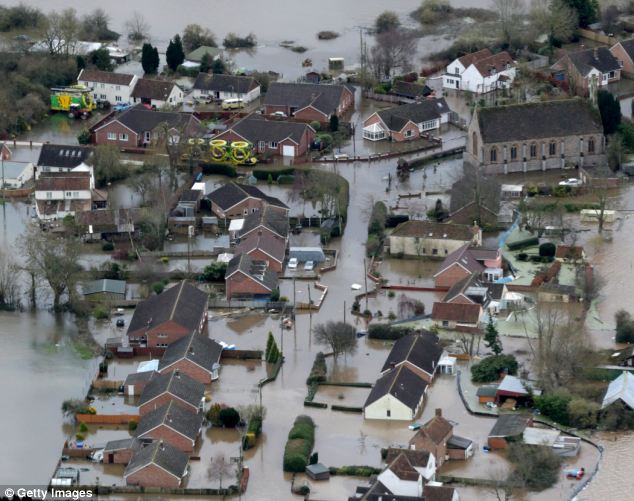 Αγωνία για τον George Michael -Οι πλημμύρες στο Λονδίνο απειλούν το πανάκριβο σπίτι του τραγουδιστή [εικόνες] | iefimerida.gr 2