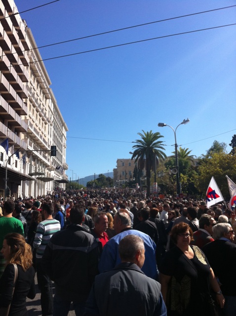 Χιλιάδες κόσμου έχουν κατακλύσει την Αθήνα [εικόνες] | iefimerida.gr 9