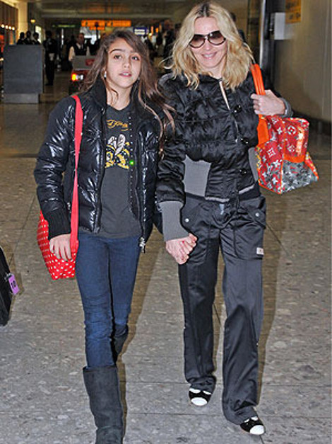 To Binteo Gia Ta Mpoyfan Moncler Poy Sokare 3epoypoyliazoyn