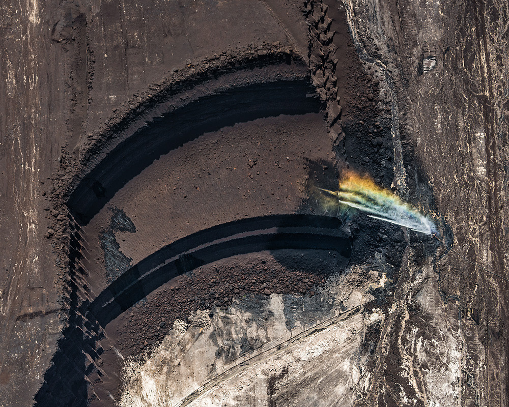 Εναέριες λήψεις από ορυχείο δείχνουν το πραγματικό μέγεθος της περιβαλλοντικής καταστροφής [εικόνες] | iefimerida.gr 2