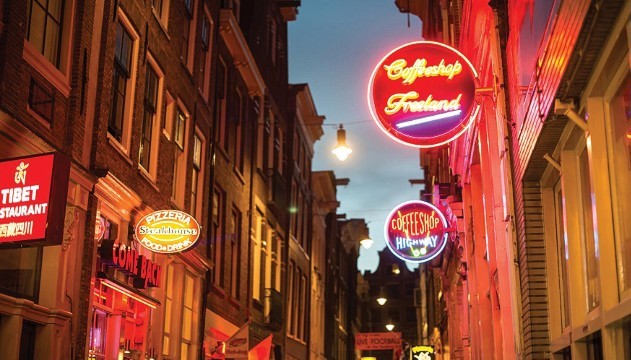 Αυτές είναι οι πιο παράξενες τουριστικές περιηγήσεις – Από τα κόκκινα φανάρια του Αμστερνταμ μέχρι τα κοτέτσια του Τέξας [εικόνες]  | iefimerida.gr 8