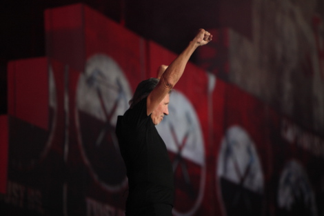 Ο Ρότζερ Γουότερς ξεσήκωσε με το «The Wall» και προκάλεσε με το μήνυμα για την κυβέρνηση [εικόνες + βίντεο] | iefimerida.gr 0