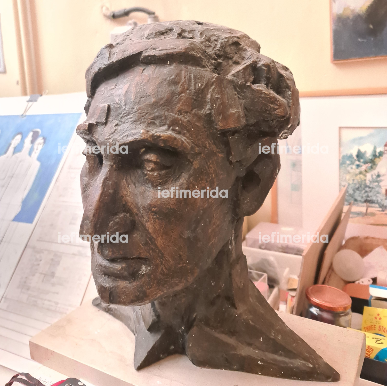 Ανάμεσα στα έργα της  και η προτομή του Κωνσταντίνου Καβάφη  