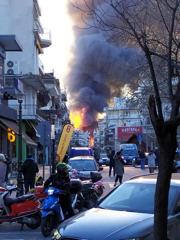 Φωτιά σε καπναποθήκες στο κέντρο της Ξάνθης