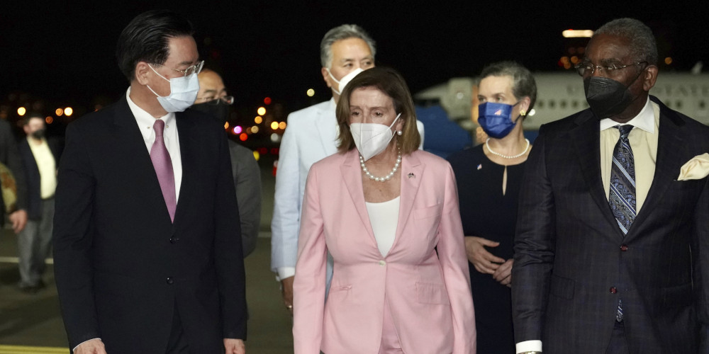 This image has an empty alt attribute; its file name is PELOSI%20TAIWAN%20arrival%20ap.jpg