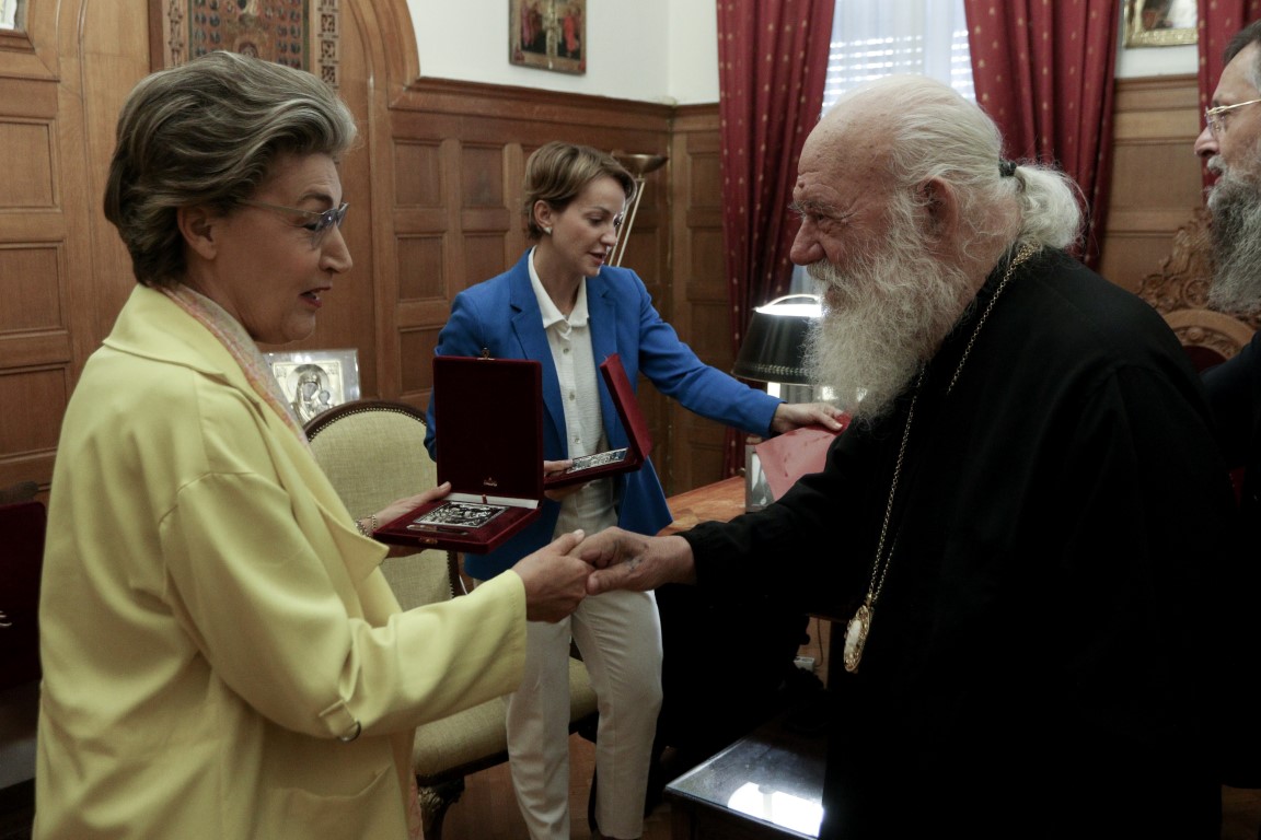 Δωρεά ηλεκτρικού αυτοκινήτου στην Αρχιεπισκοπή	