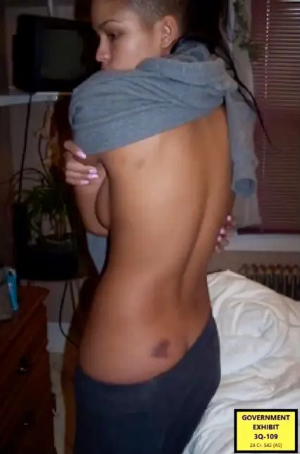 This image has an empty alt attribute; its file name is cassey-ventura-melanies-plati.jpg