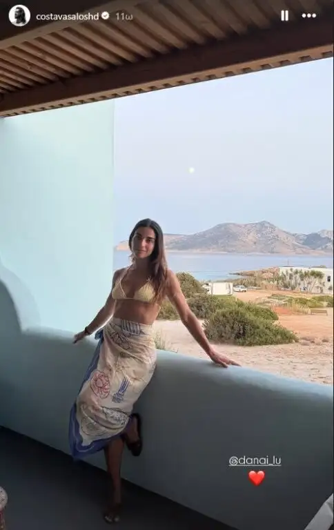 This image has an empty alt attribute; its file name is vasalos-danai-instagram-484x768.webp