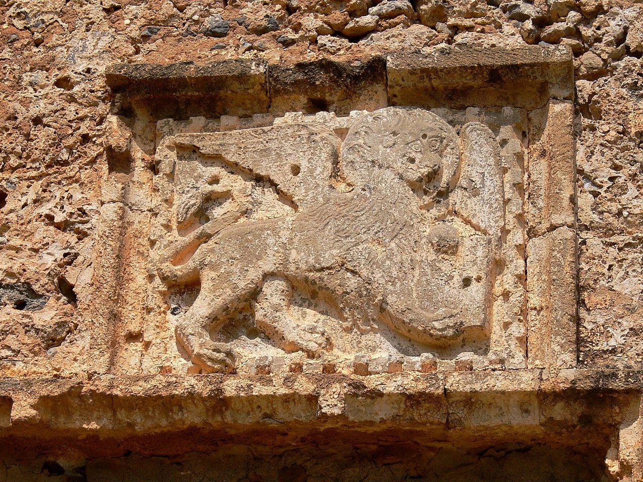 Το λιοντάρι του Αγίου Μάρκου πάνω από τη νότια πύλη του Φραγκοκάστελλου