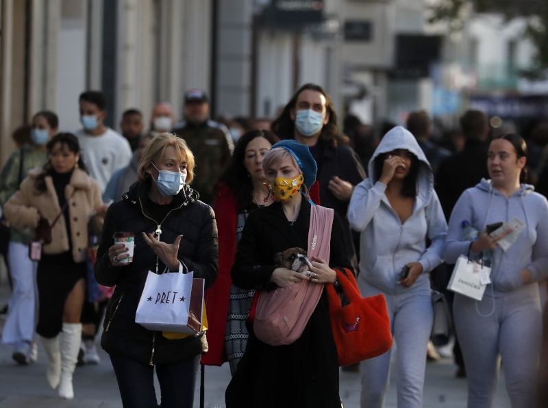 Βρετανία: Γεμάτες παμπ και εστιατόρια