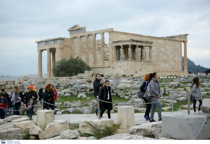 Κόσμος στην Ακρόπολη 