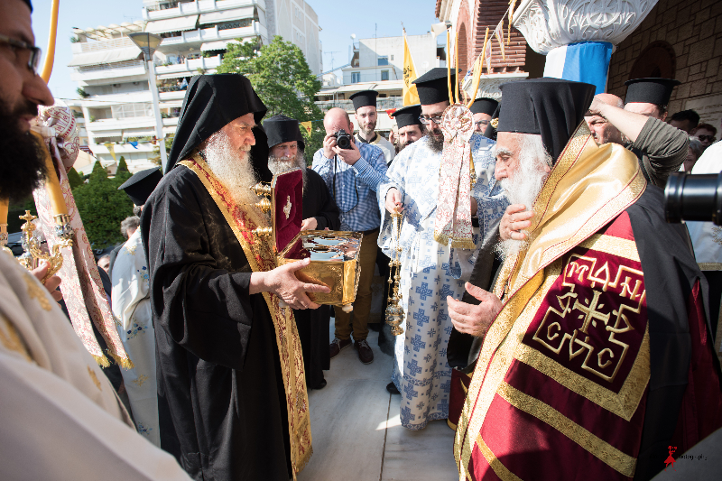 Παππάς με τίμια κάρα