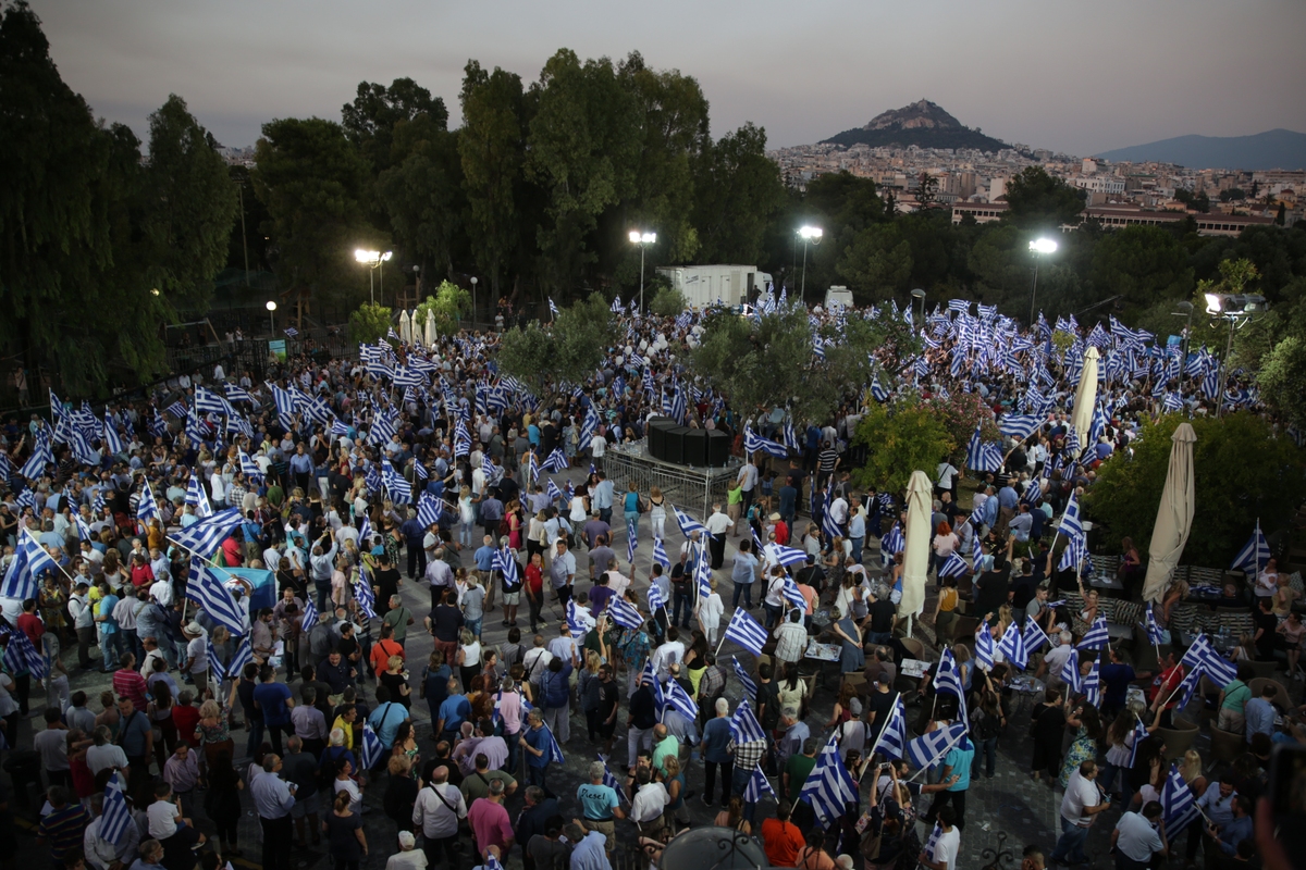 Κόσμος στην ομιλία Μητσοτάκη στο Θησείο