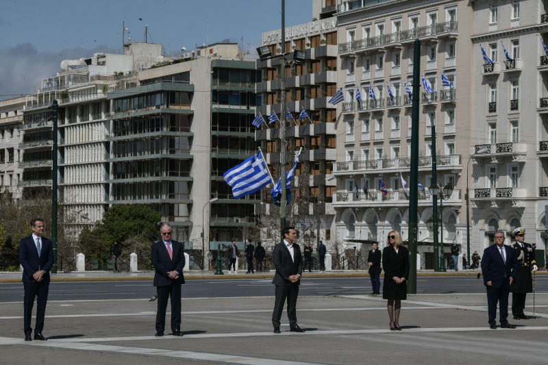 Ο πρωθυπουργός και οι πολιτικοί αρχηγοί στον Αγνωστο Στρατιώτη