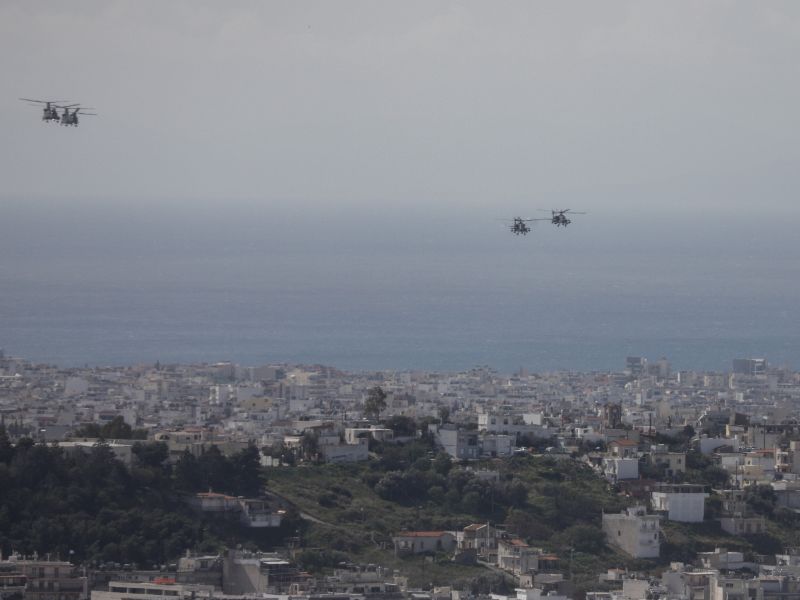 Στρατιωτικά ελικόπτερα στον αττικό ουρανό