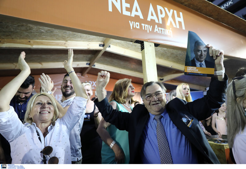Πανηγυρισμοί στο εκλογικό κέντρο του Γ. Πατούλη