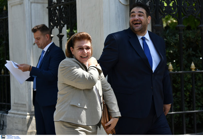 Η νέα υπουργός Πολιτισμού Λίνα Μενδώνη και ο υφυπουργός Εσωτερικών Θεόδωρος Λιβάνιος