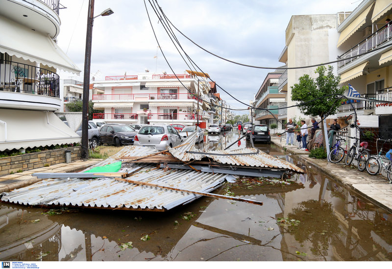 Βομβαρδισμένο τοπίο μετά το πέρασμα της κακοκαιρίας.