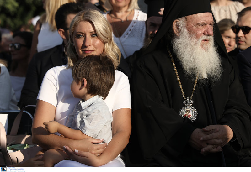 Σια κοσιωνη παιδι αγκαλιά