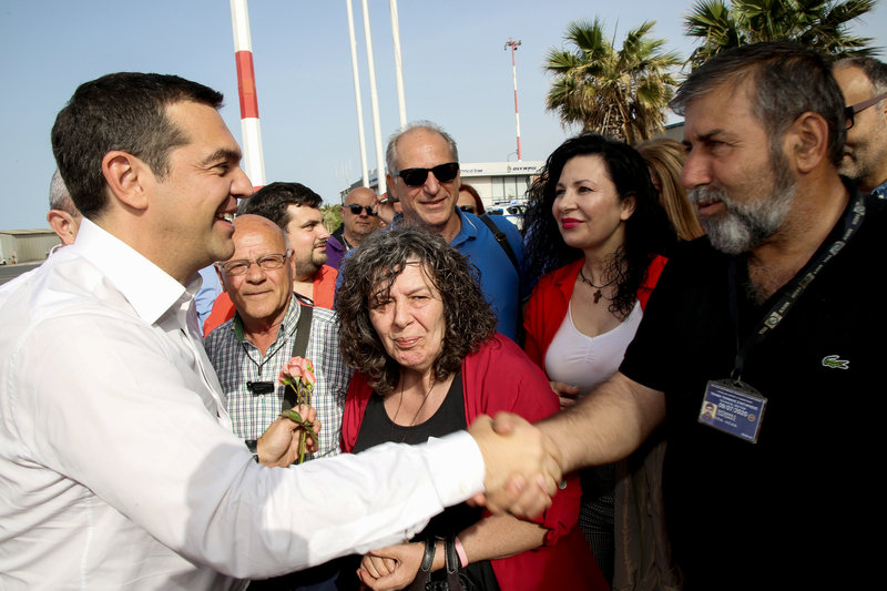 Ο Αλέξης Τσίπρας με πολίτες