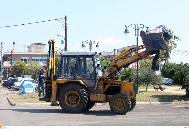 Εκσκαφέας στη Χαλκιδική