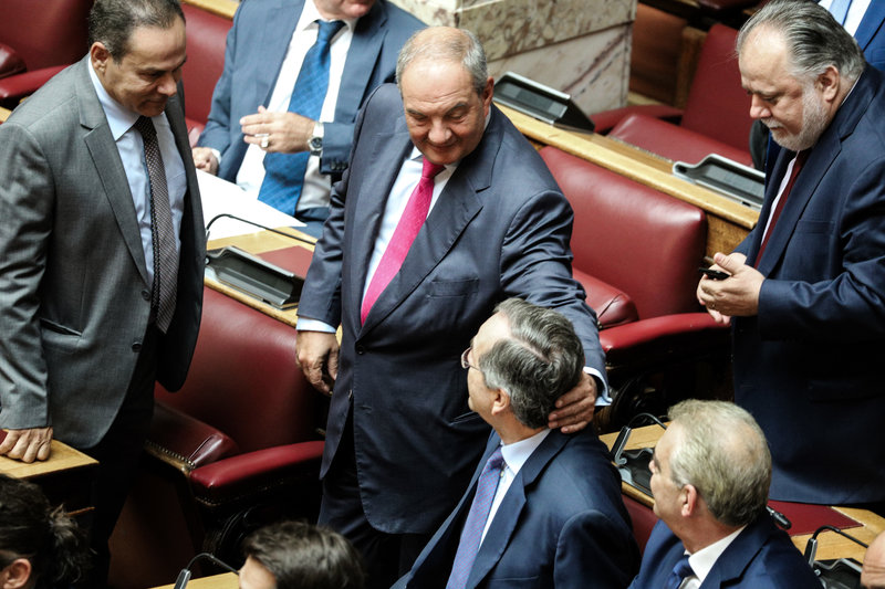 Καραμανλής Σαμαράς στη Βουλή
