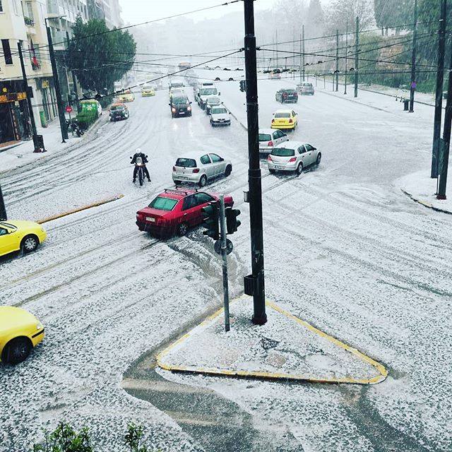 Χαλάζι στο κέντρο της Αθήνας