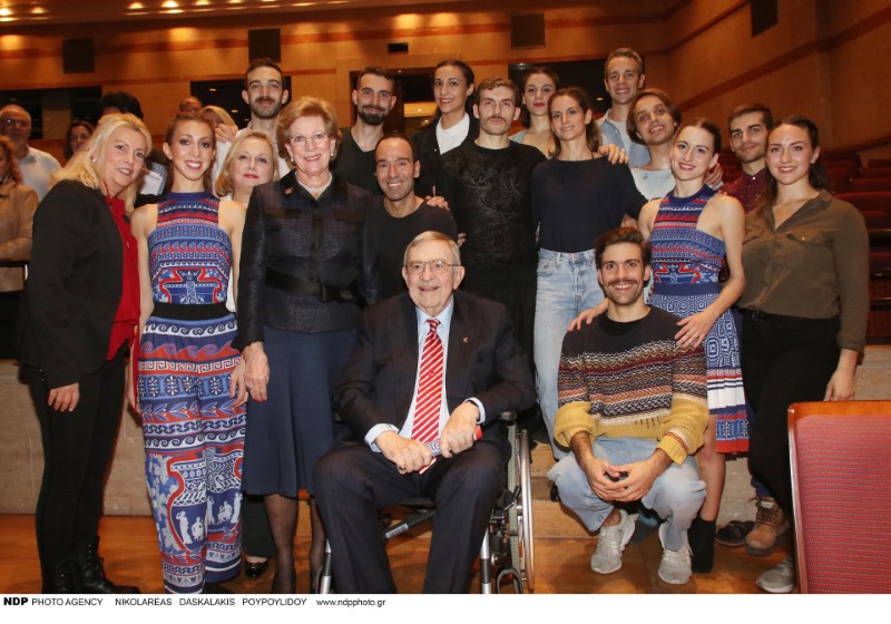 Ο τέως βασιλιάς Κωνσταντίνος με την Αννα Μαρία και συντελεστές της παράστασης The Thread-