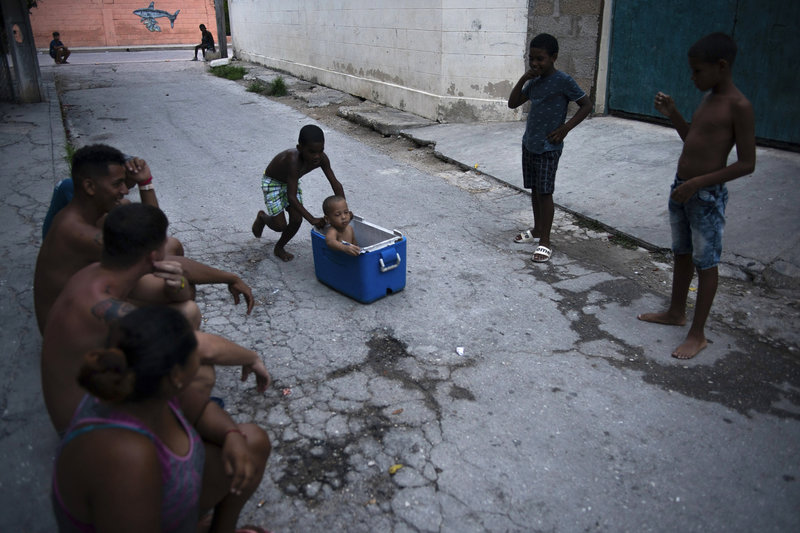 Καθημερινή μάχη ο αγώνας για την επιβίωση με τις τεράστιες ελλείψεις τροφίμων στην Κούβα. 