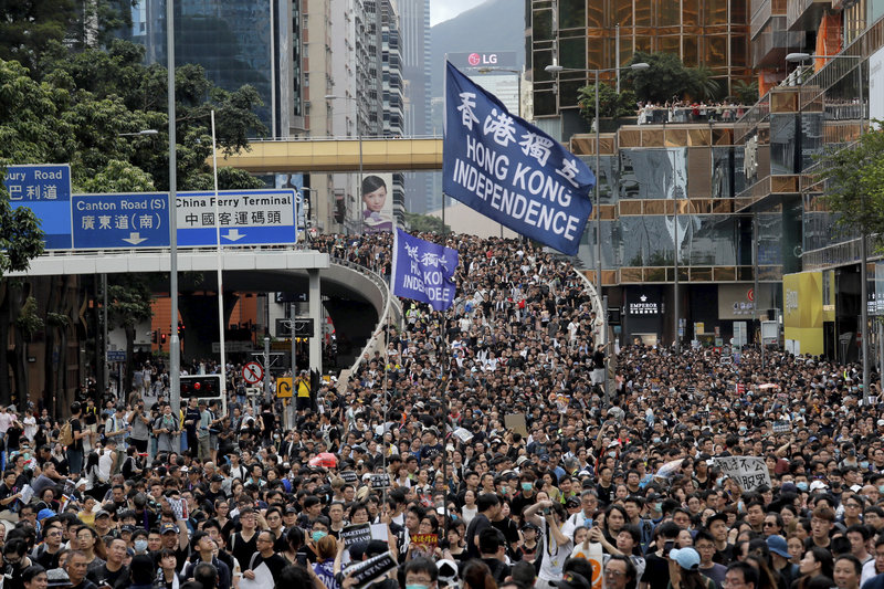 Εκατοντάδες χιλιάδες διαδηλωτές μετείχαν στη νέα αντικυβερνητική πορεία στο Χονγκ Κονγκ. 