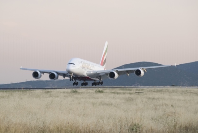 Το αεροσκάφος της Emirates κατέφθασε στην Ελλάδα με σκοπό να εξυπηρετήσει την αυξημένη ζήτηση της καλοκαιρινής περιόδου