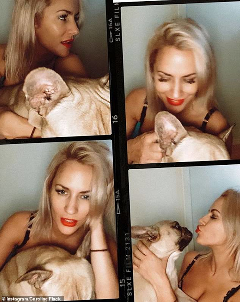 Στις φωτογραφίες που ανήρτησε η Κάρολαϊν Φλακ στο λογαριασμό της στο Instagram στις 14 Φεβρουαρίου, ποζάρει με τη σκυλίτσα της Ruby. 
