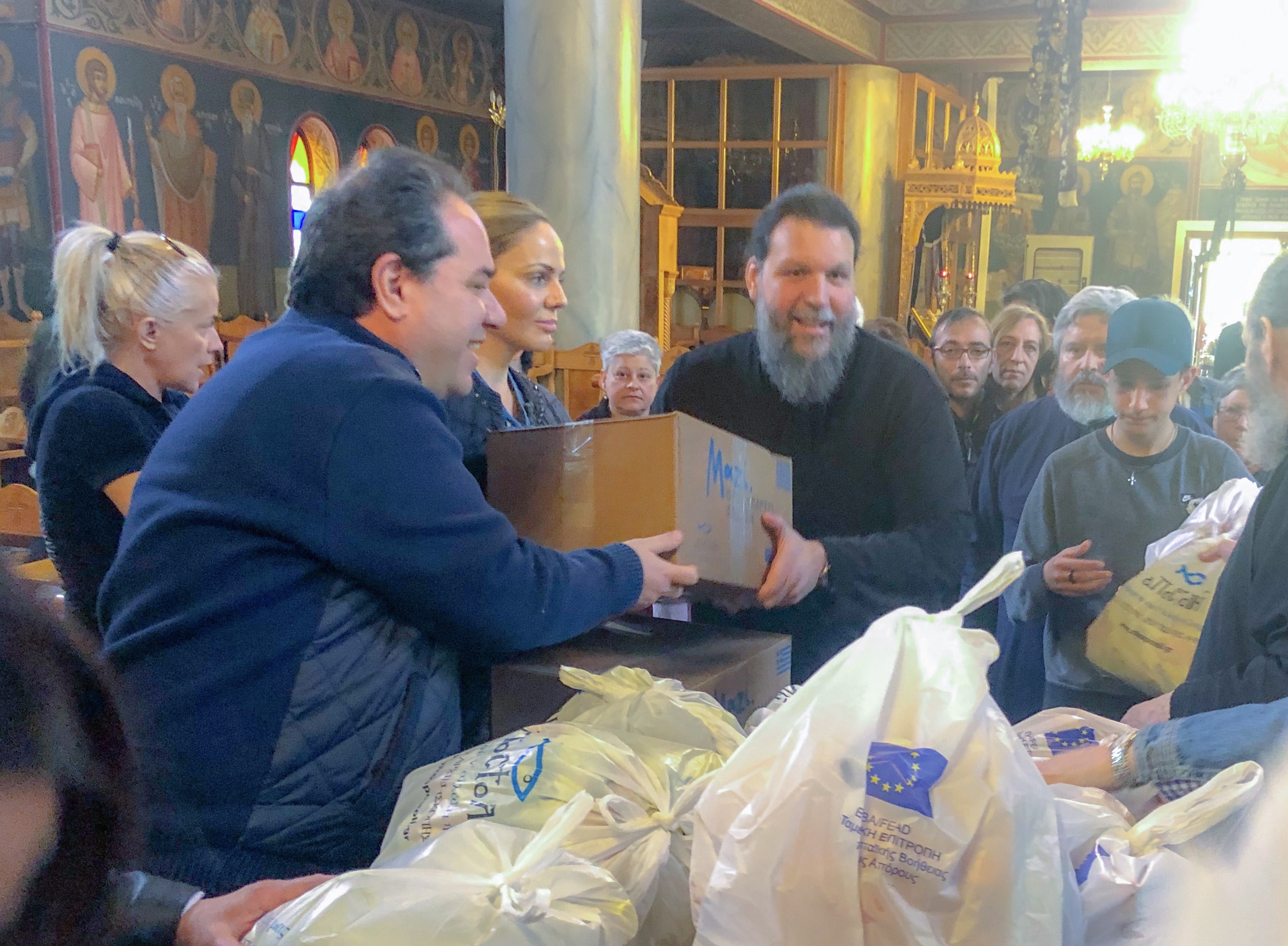 Ο Μητροπολίτης Νέας Ιωνίας και Φιλαδελφείας Γαβριήλ με τον Κωστή Δήμτσα της «ΑΠΟΣΤΟΛΗΣ» επί τω έργω