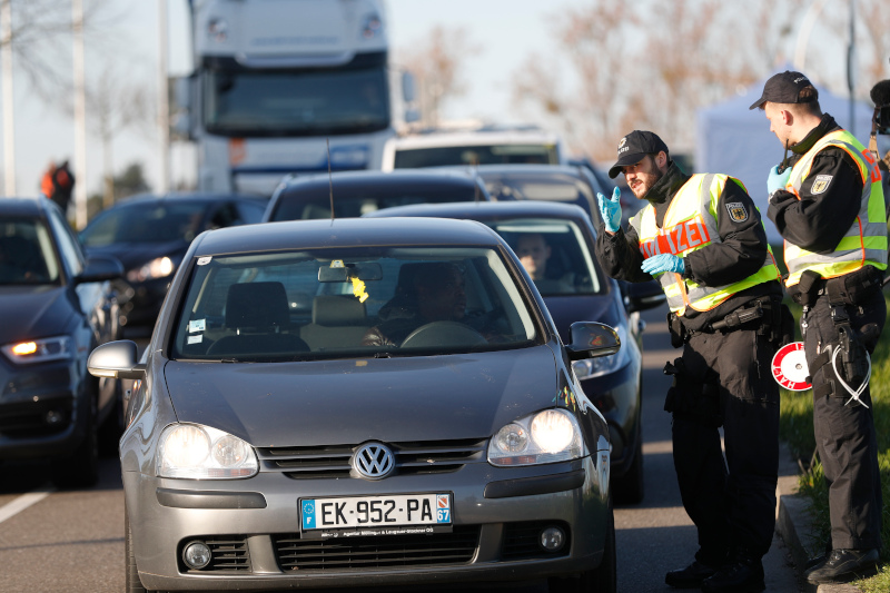 Η Γερμανία έκλεισε χθες τα σύνορά της με την Γαλλία, την Αυστρία, το Λουξεμβούργο, τη Δανία και την Ελβετία.