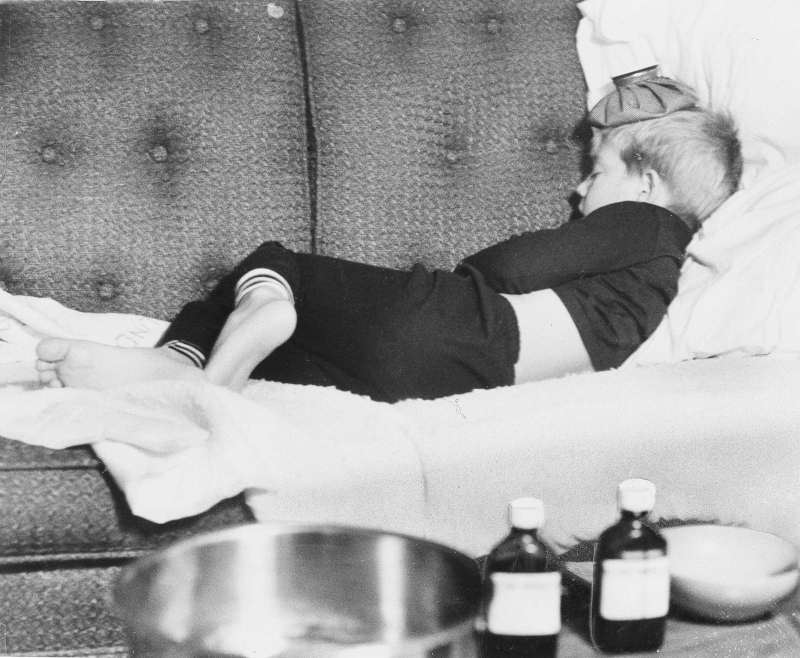 O εξάχρονος Μάικλ Ρόζενμπεργκ από το Νιου Τζέρσι των ΗΠΑ, ένας από τους δεκάδες χιλιάδες Αμερικανούς που νόσησαν από τη γρίπη του Χονγκ Κονγκ τον Δεκέμβριο του 1968. 