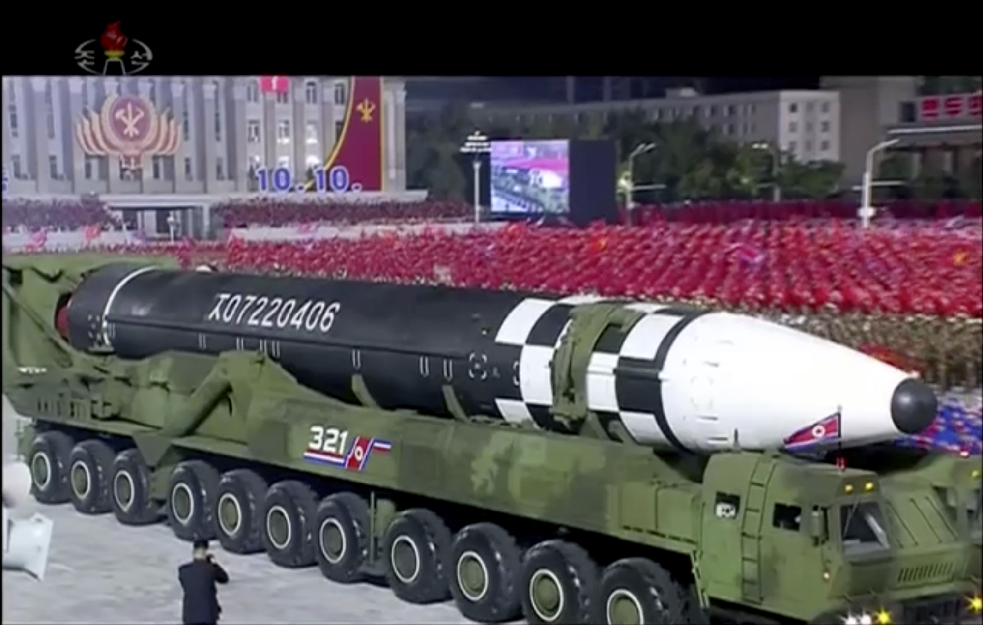 ο Κιμ Γιονγκ Ουν κι ο νέος διηπειρωτικός βαλλιστικός πύραυλος της Βόρειας Κορέας 