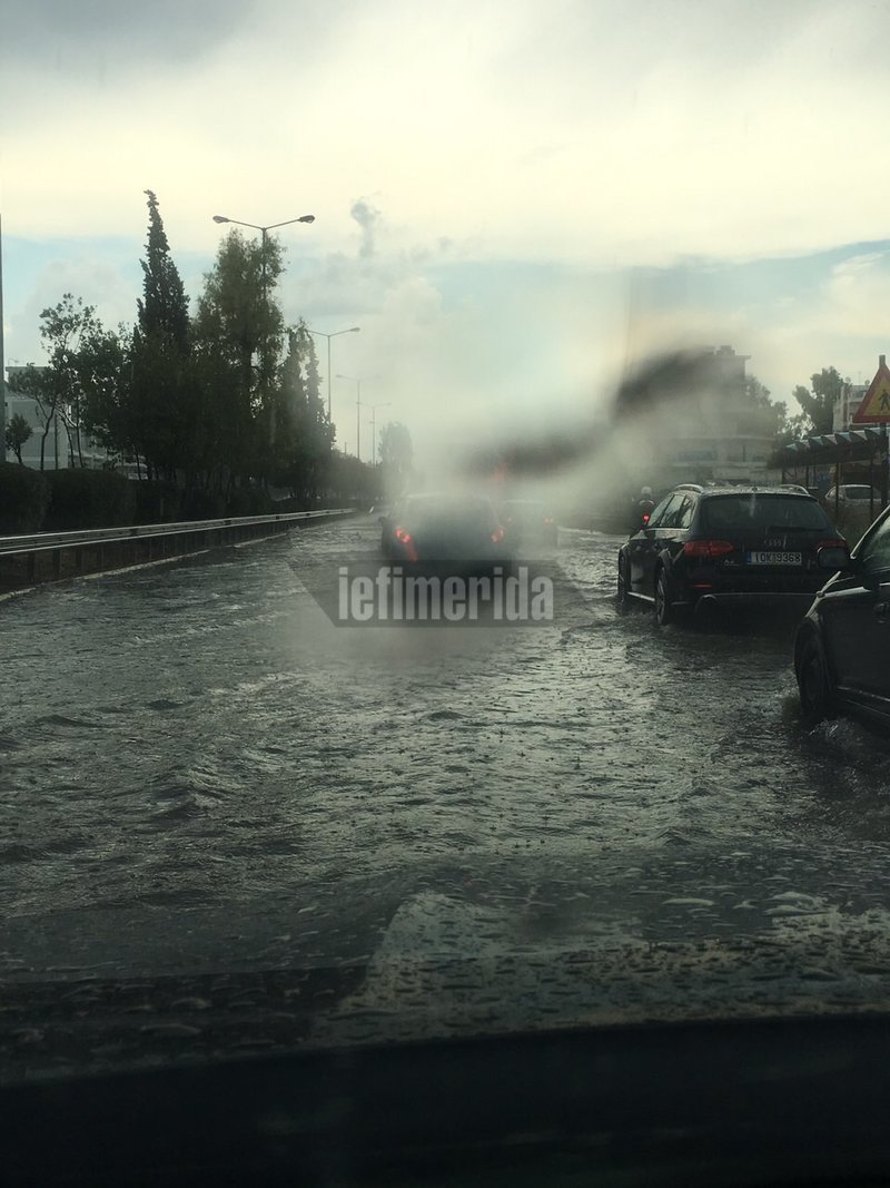 Νερά στην Λεωφόρο Βουλιαγμένης