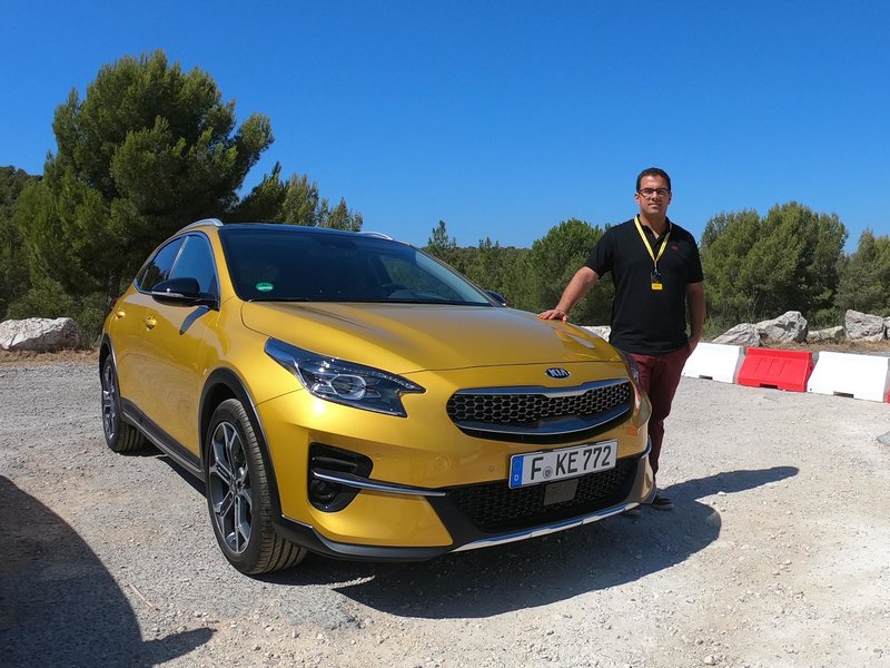 Ο Γιάννης Ρούσσης είναι Product Manager της Kia Motors Europe με έδρα τη Φρανκφούρτη, όπου και ζει με την οικογένειά του