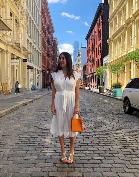 Η Rebecca Minkoff με λευκό φορεμα