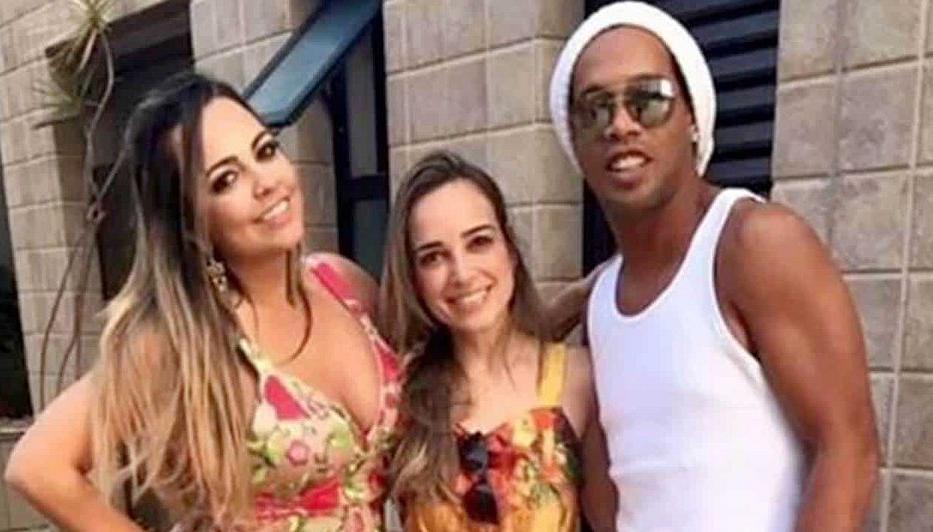 Ο Ροναλντίνιο με την Πρισίλα και τη Μπεατρίς σε παλαιότερες, ευτυχισμένες στιγμές.