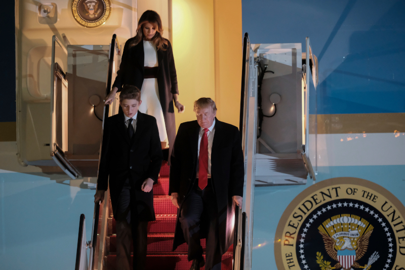 Το ζευγάρι Trump και ο γιος τους Baron σε μια φωτογραφία τον περασμένο Φεβρουάριο