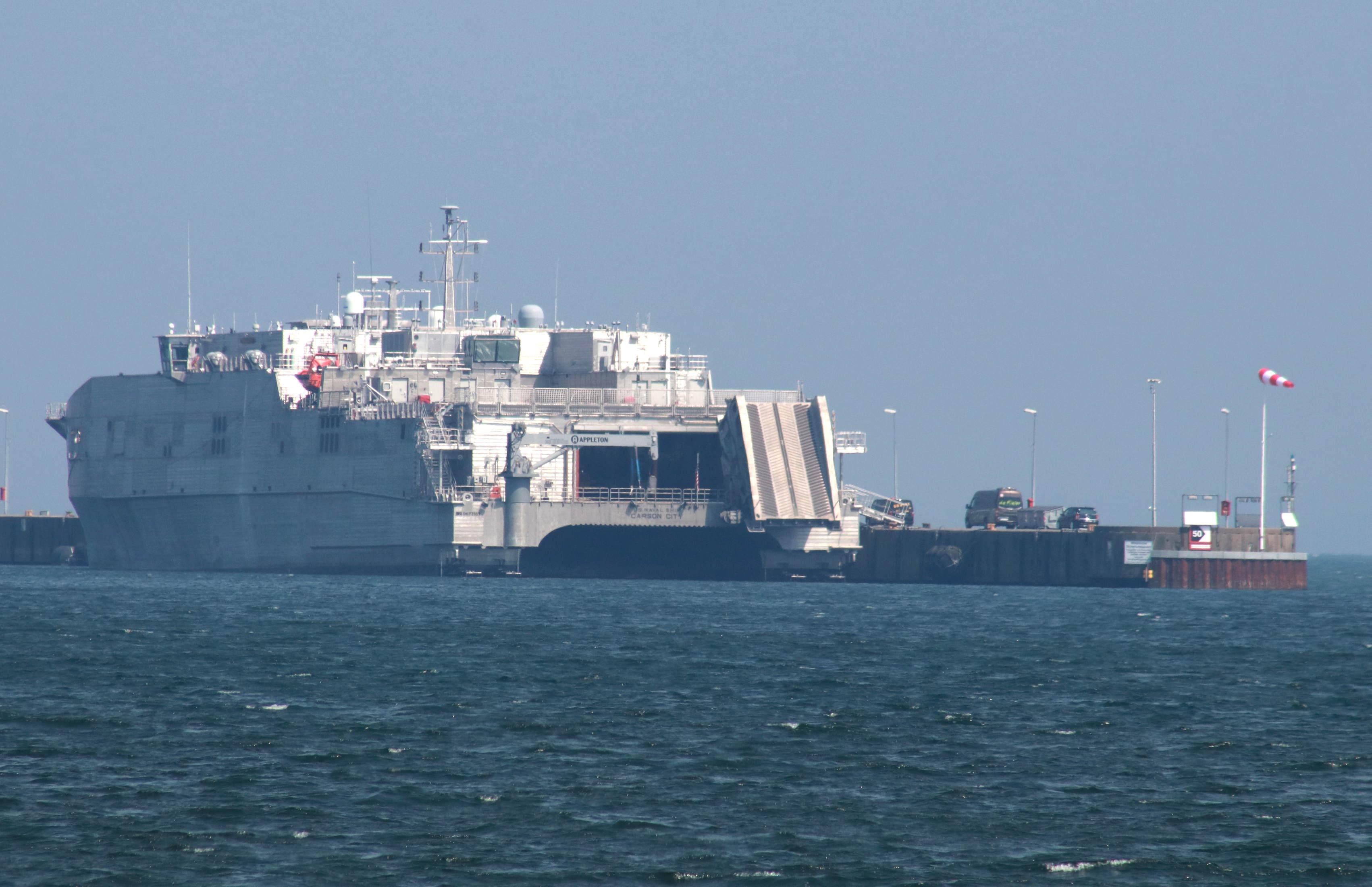 θηριώδες» καταμαράν USNS Carson City