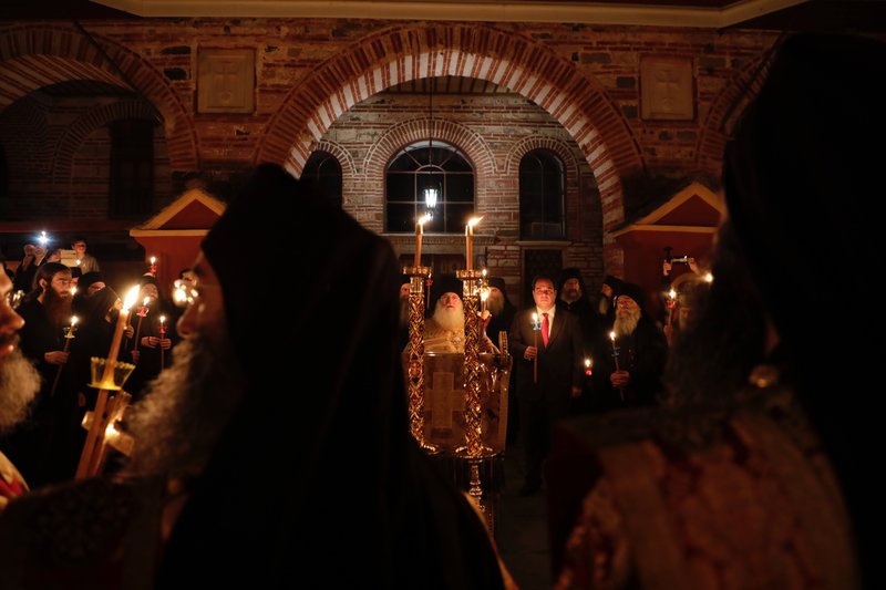 Ανάσταση σε κλίμα κατάνυξης στο Αγιο Ορος