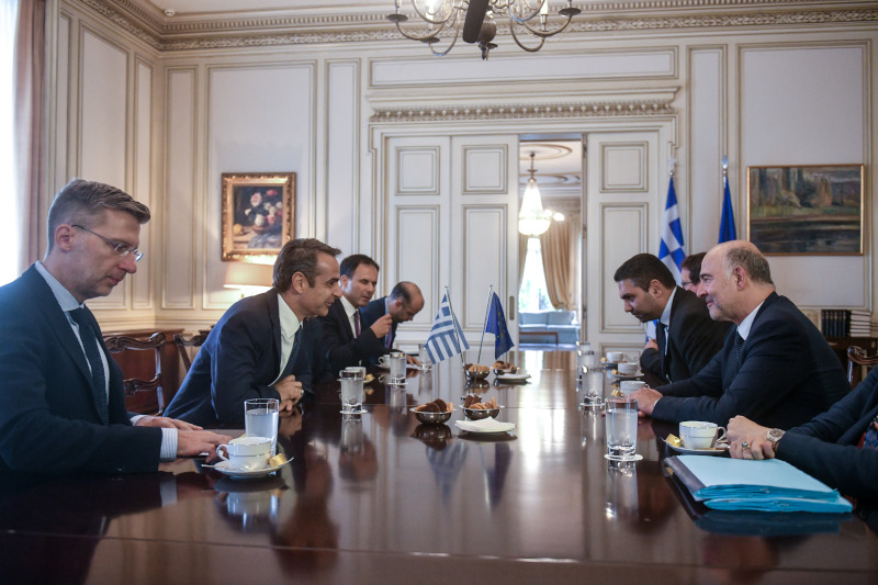 Στιγμιότυπο από την συνάντηση Μητσοτάκη-Μοσκοβισί