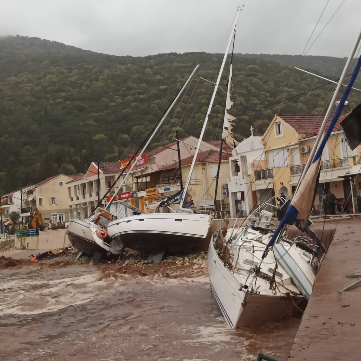 Μεσογειακός Κυκλώνας: Η καταστροφή σε εικόνες -Ο «Ιανός» χτύπησε Λευκάδα, Ζάκυνθο, Κεφαλονιά, Ιθάκη | ΕΛΛΑΔΑ