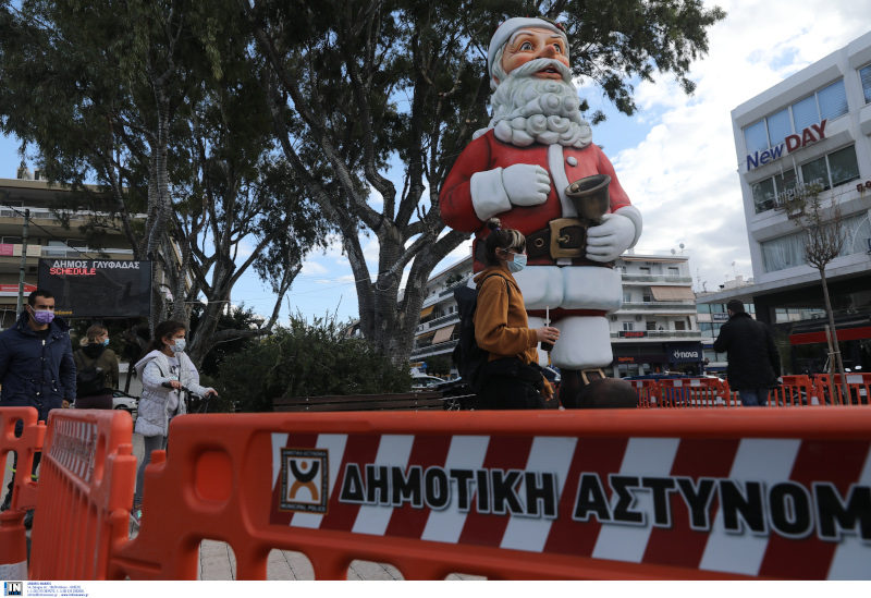 Ο επιβλητικός Αγιος Βασίλης στη Γλυφάδα