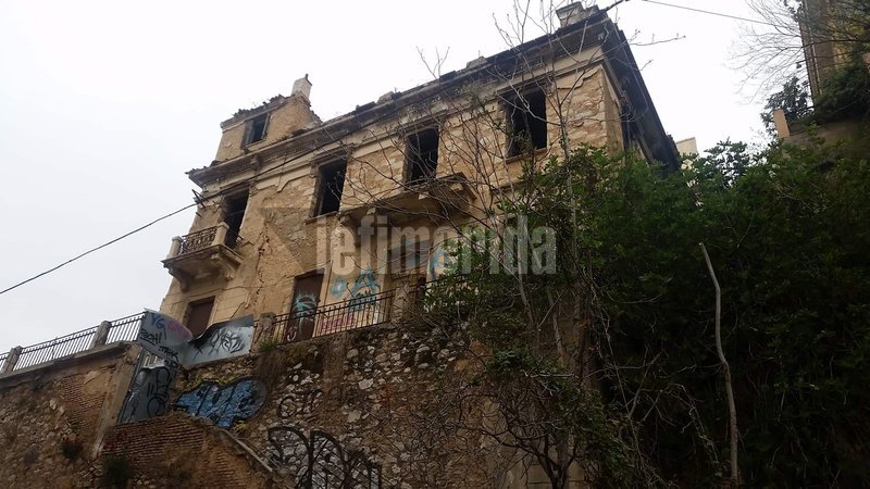 Το σπίτι στην Καλλιδρομίου με γκράφιτι στους τοίχους του.