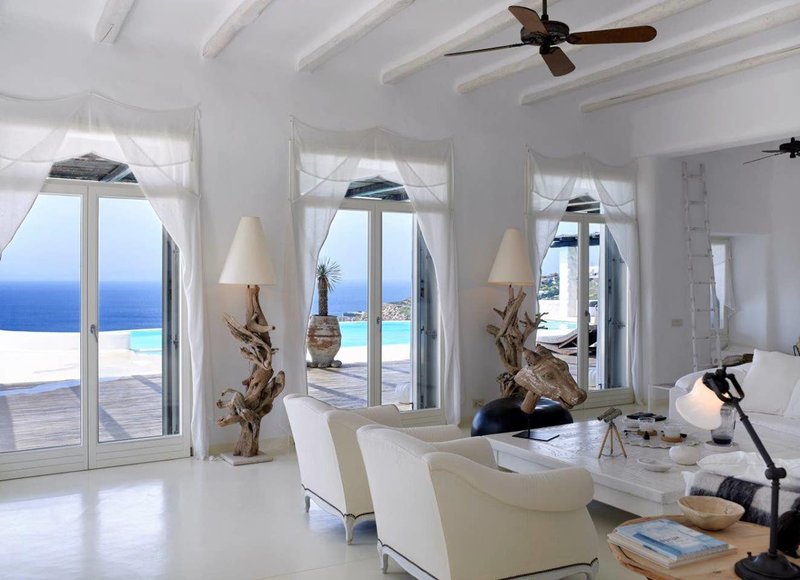Το ÏÏ
γκεκÏιμÎνο Airbnb ÎÏει ÏÏία εÏίÏεδα ÏÏ
Î½Î¿Î»Î¹ÎºÎ¿Ï ÎµÎ¼Î²Î±Î´Î¿Ï 1.050 Ï.μ.