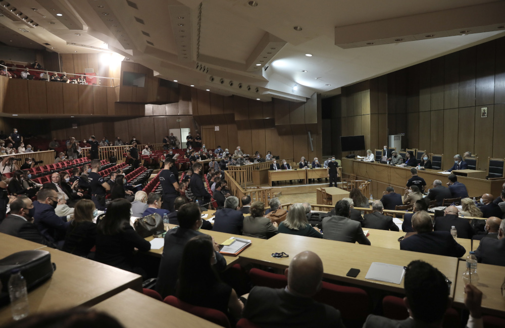 Κόσμος στην αίθουσα για την δίκη της Χρυσής Αυγής